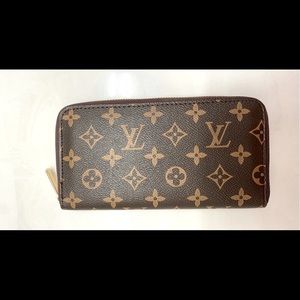 Luxe monogram long wallet